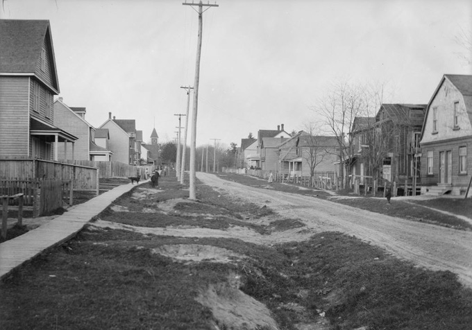 Looking east on Alcina Avenue, about 1907